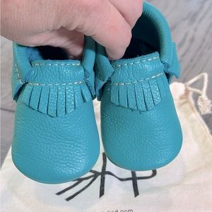 Sz 2, Freshly Picked Fringed Soft Soles with Dustcover, Turquoise